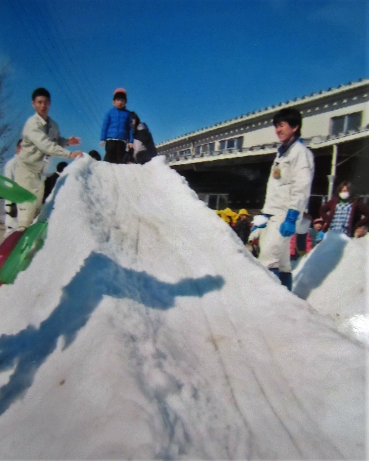 雪の滑り台