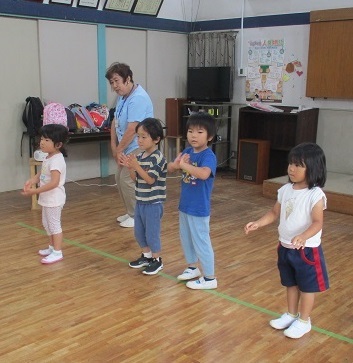 伊奈町音頭を踊る